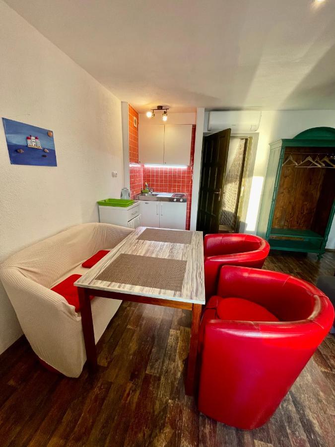שיבניק Apartments Trapula מראה חיצוני תמונה