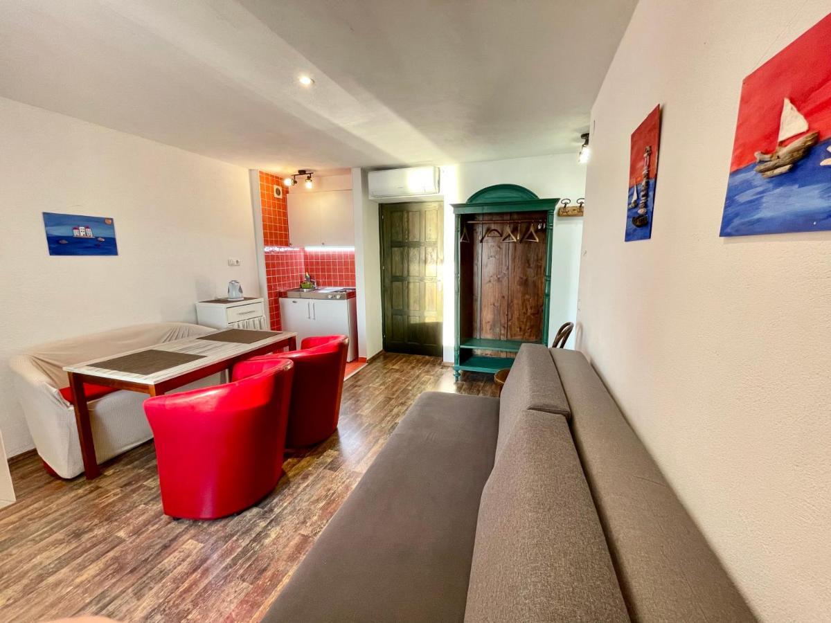 שיבניק Apartments Trapula מראה חיצוני תמונה