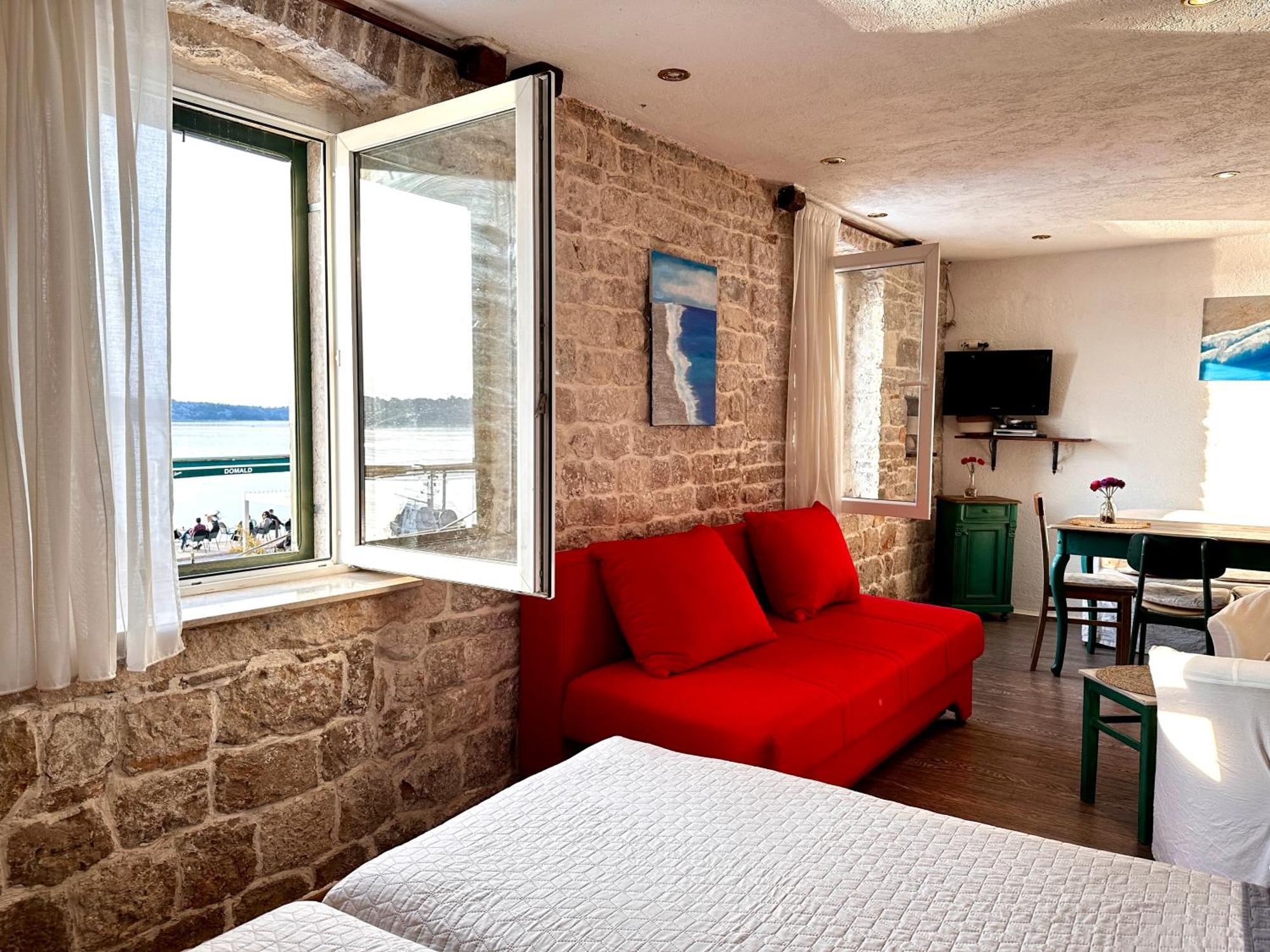 שיבניק Apartments Trapula מראה חיצוני תמונה